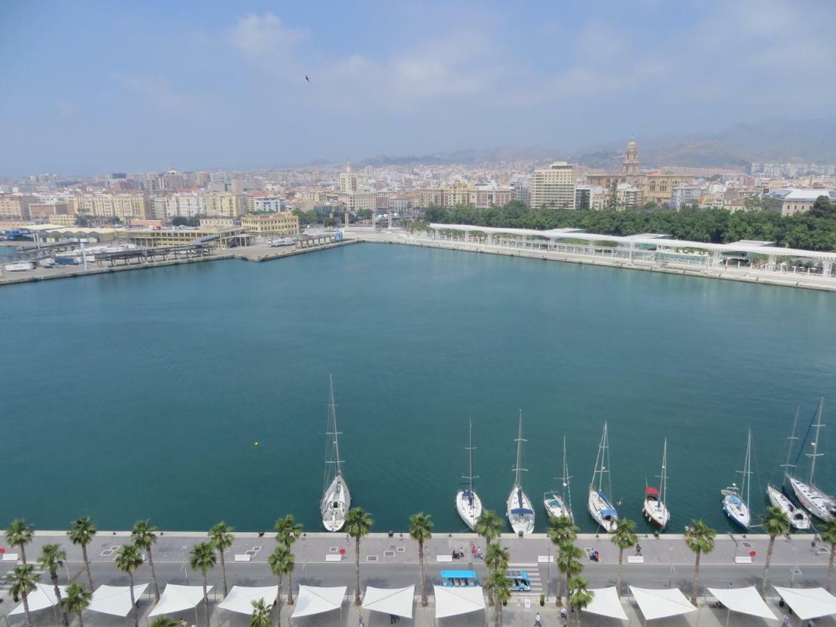 Apartamento Los Tres Soles Malaga Bagian luar foto